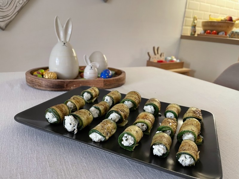 Sajttal töltött cukkini tekercs