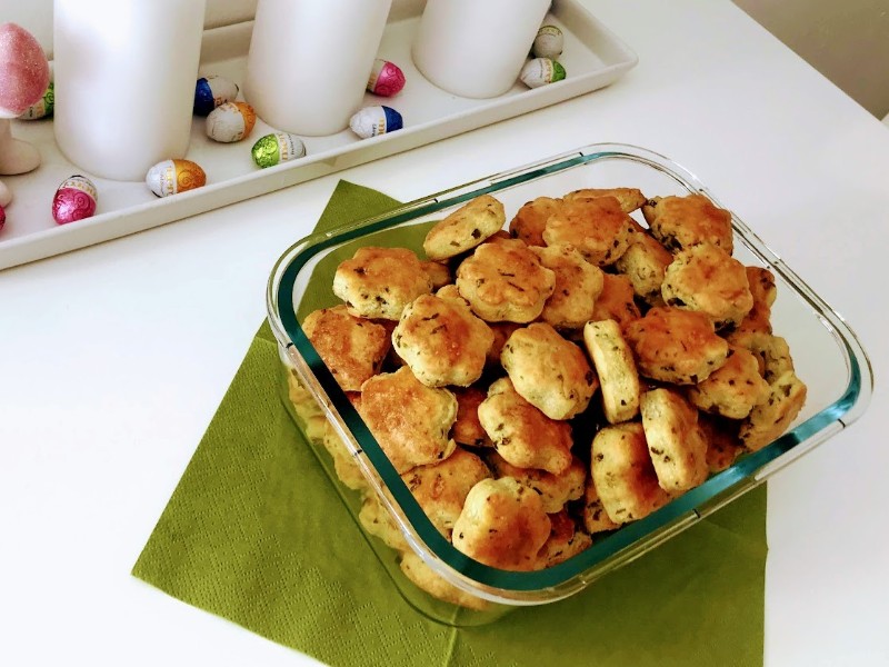 Medvehagymás túrópogácsa