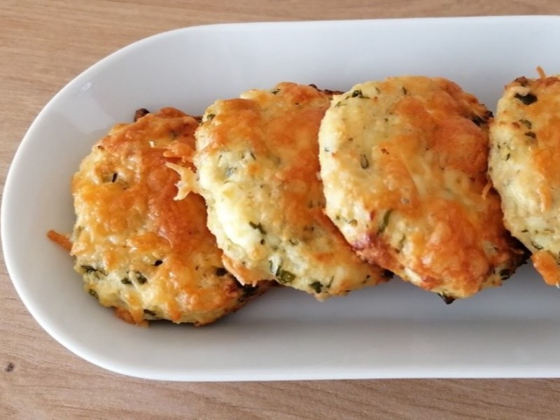 Zabpelyhes, medvehagymás-túrós pogácsa