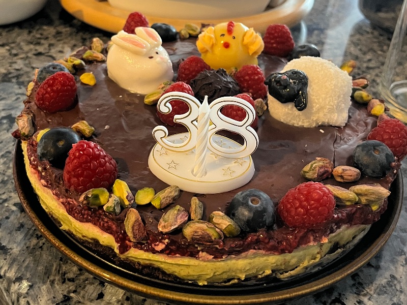 Balázs málnás-fehércsokis pisztáciatortája